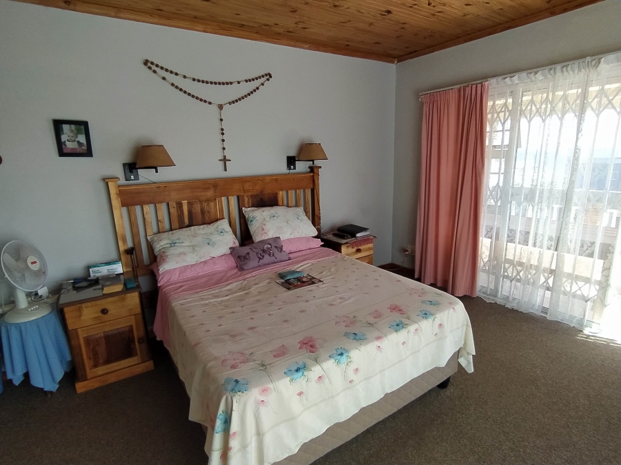 6 Bedroom Property for Sale in De Kelders Western Cape